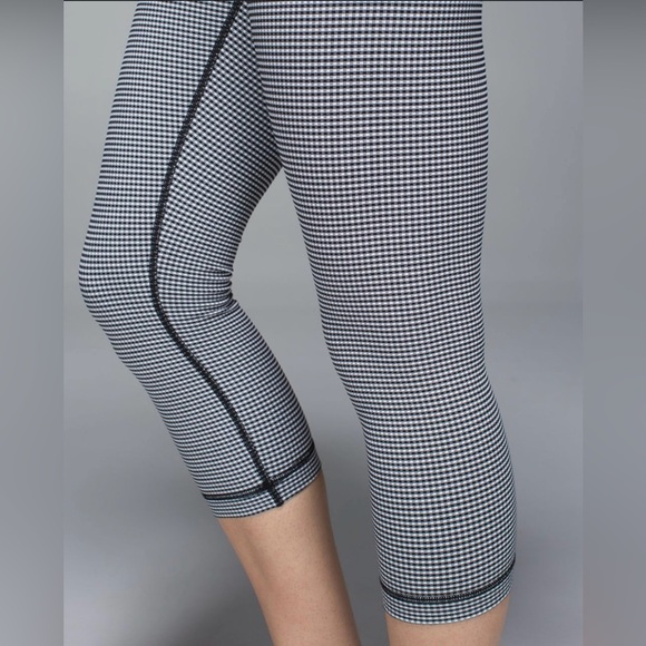Lululemon Wunder Under Crop II (Roll Down)
Gingham Luon White Black Size 4. - Picture 4 of 7